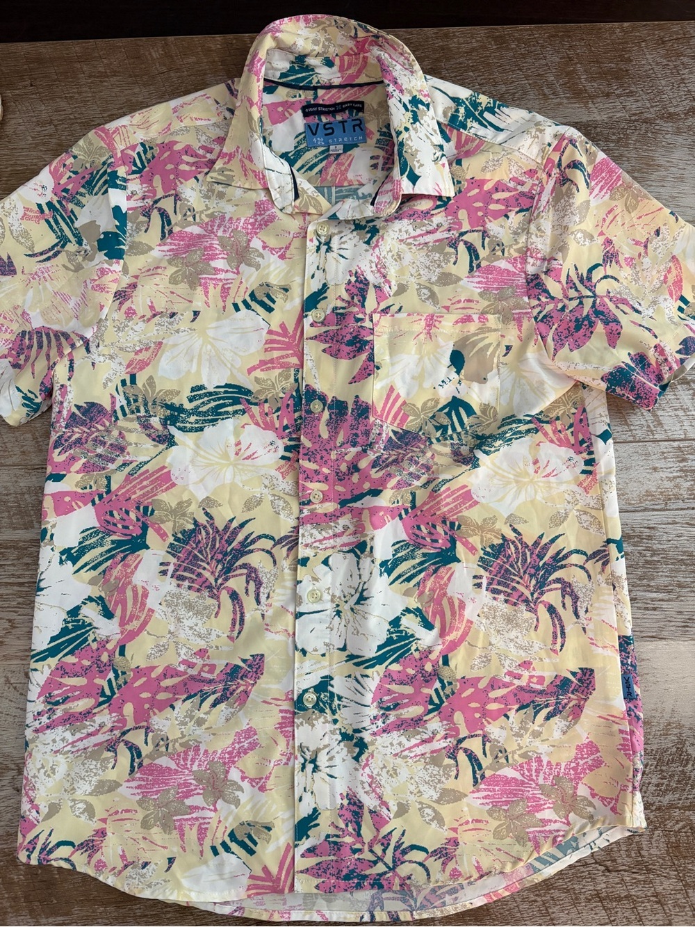 VSTR Men’s Short-Sleeve Floral Button-Down Shirt in Pastel Yellow